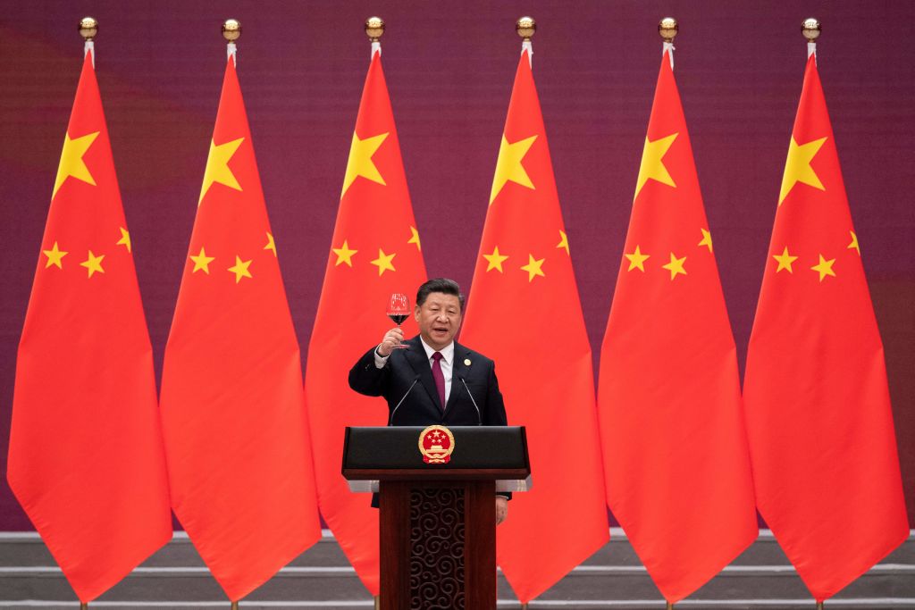 Xi Jinping raises his glass